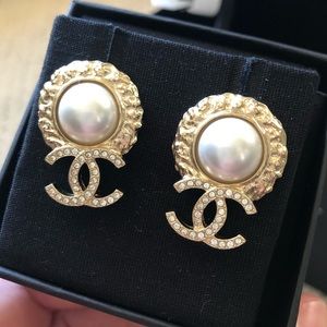 Chanel Pearl CC Logo Earrings 2022